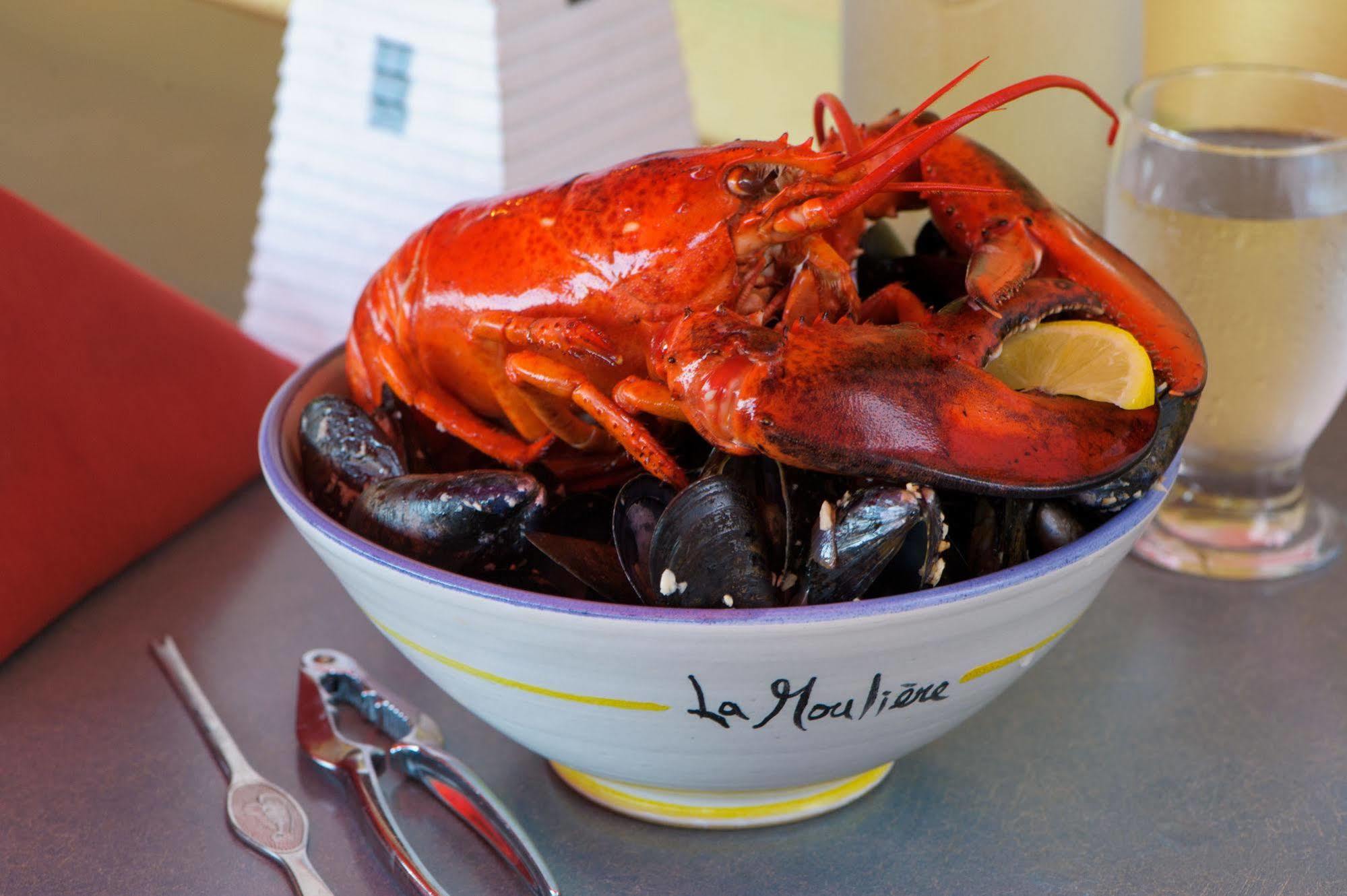 Auberge Gabriele Inn Shediac Bagian luar foto